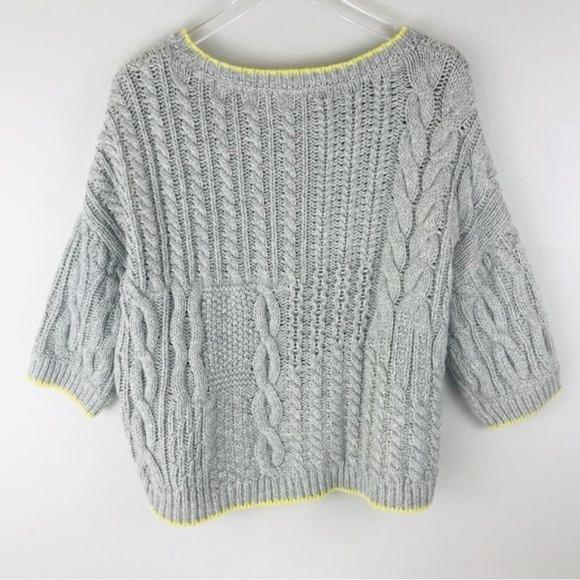 VICTORIA’S SECRET Wool Blend Contrast Trim Cropped Cable Knit Sweater Size XS - Picture 2 of 8